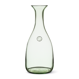 Handwerk in Salzburg: Die mundgeblasenen Glas-Gefäße, Vasen und Karaffen sind der dekorative Hingucker des Frühjahrs und Sommers