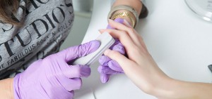 Nail-Stylistin Annette Geyer verpasst Ihren Händen den nötigen Feinschliff; Foto: Nail & Lashes by Annette Geyer 
