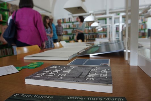 Tage der Archive: Das Literaturarchiv verwahrt Manuskripte, Notizen und Bücher von prominenten Autoren.  | © Wissensstadt Salzburg