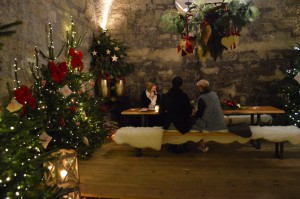 Weihnachts-Einkauf in der Altstadt: Weihnachtsstimmung im Innenhof von St.Peter; Foto: Matthias Gruber