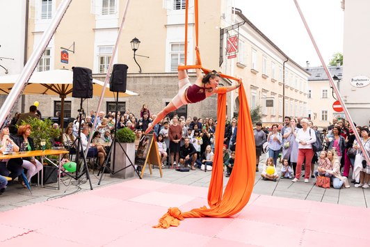 Akrobatin der Zirkusschule MOTA  | © Erika Mayer